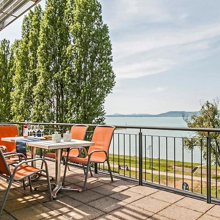 Panoramic Art Apartment With Jacuzzi Balatonlelle Buitenkant foto